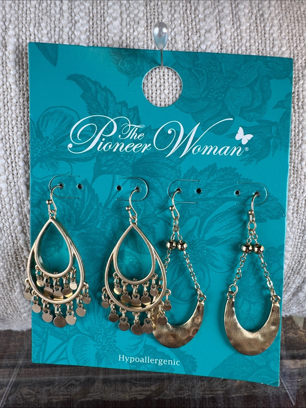 0661-The‎ Pioneer Woman Gold Dangle Earring Duo
